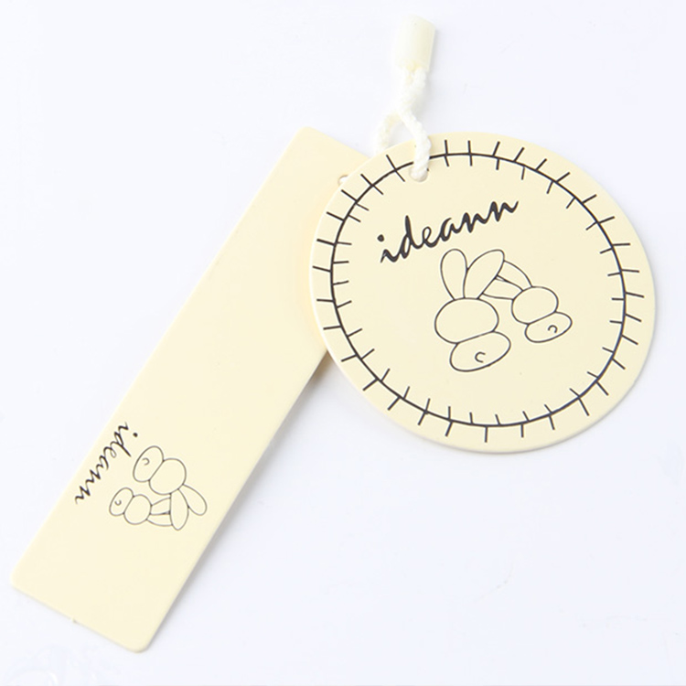 服裝的吊牌該怎么設(shè)計(jì)？問(wèn)問(wèn)生產(chǎn)廠家的設(shè)計(jì)師更靠譜