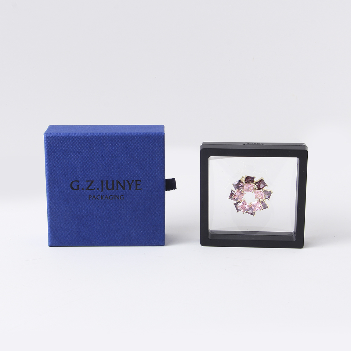 紙質珠寶包裝盒會有哪些生產(chǎn)上的細節(jié)需要注意？